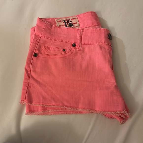 Short shorts in hot pink. 1st ๐ size 5 - Picture 3 of 3